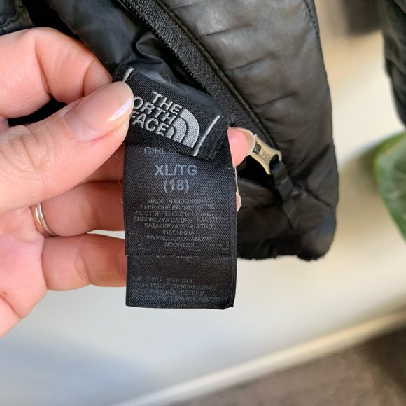 The North Face Black Reversible Puffer and Teddy Jacket Size Youth XL - Picture 6 of 7